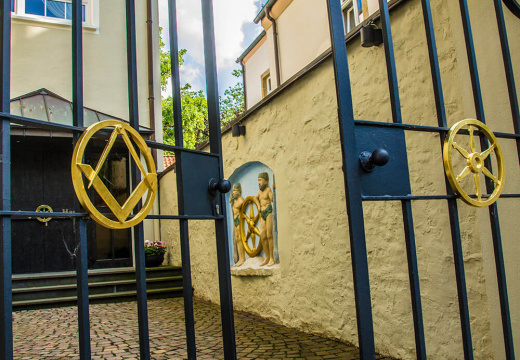 Tor außen geöffnet